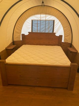 Bring your bed & bath linen (king bed and bunk bed), bathhouse very close by